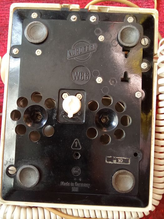 2 Винтажных телефонных аппарата Tesla и RFT