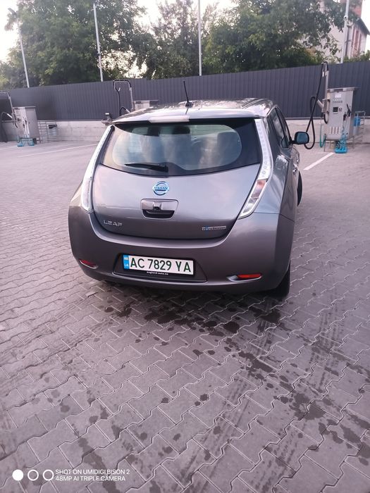 Продам nissan leaf