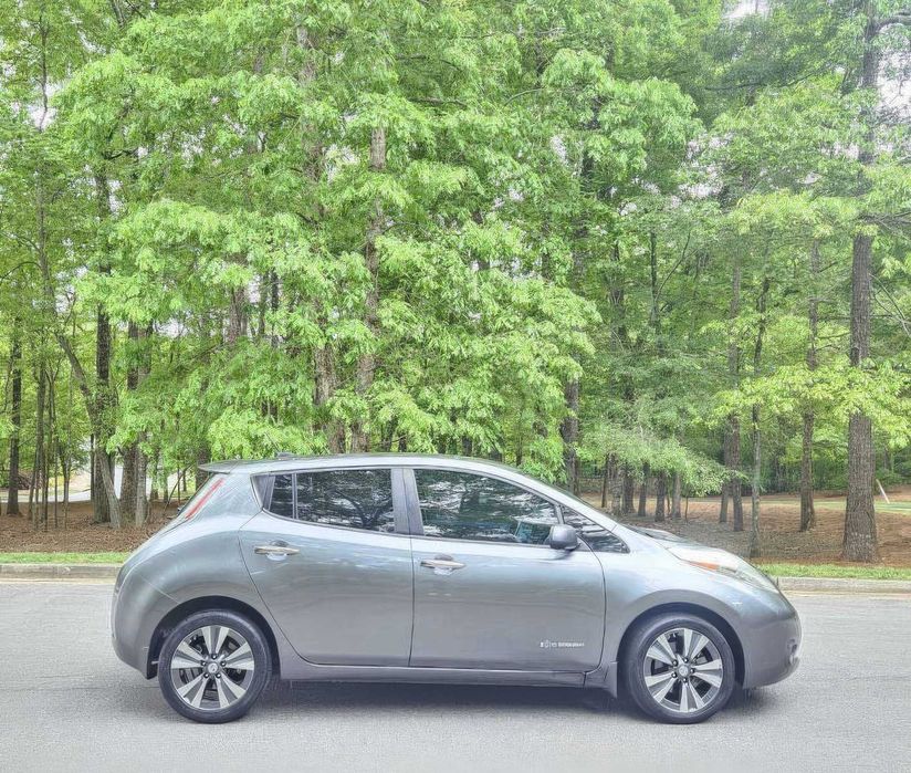 Nissan LEAF      2015