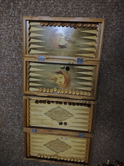 шахматный стол резной красивый