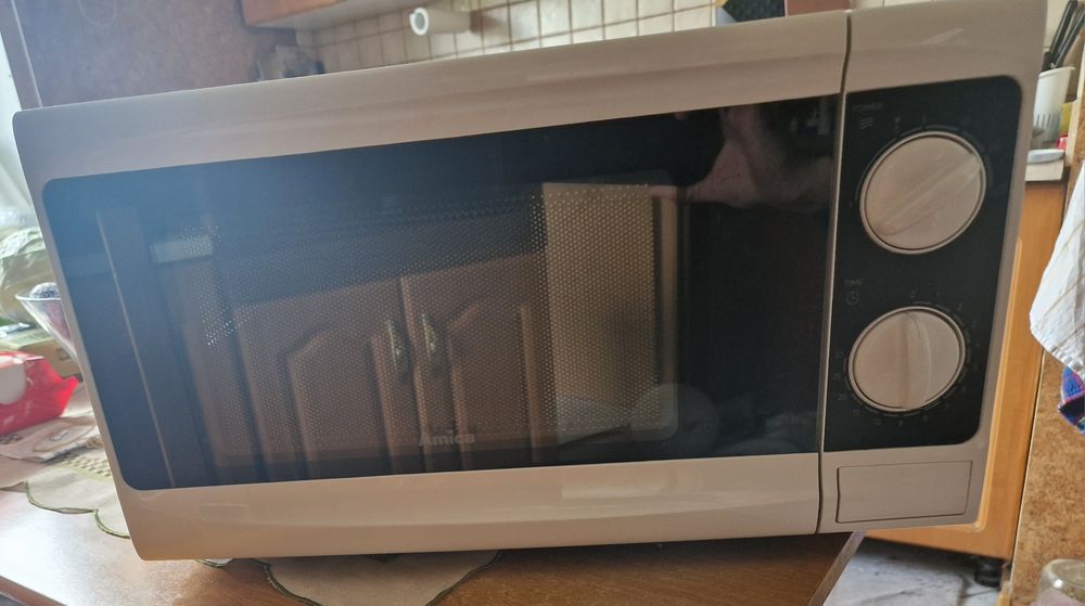 Kuch. mikrofalowa AMICA AMG 20M70V