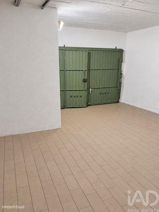 Parque de Estacionamento / Garagem / Box em Portimão de 26 m2