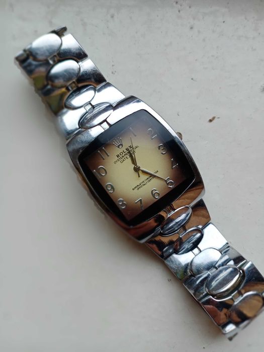 Часы Rolex кварцевые.