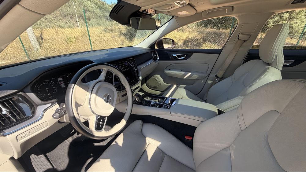 volvo v60 com todos os opciones disponiveis