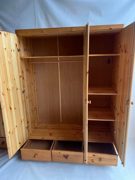 Komoda z litego drewna - szafa