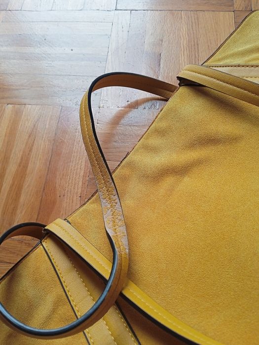 Duża torba shopper w piękny żółto miodowym kolorze.