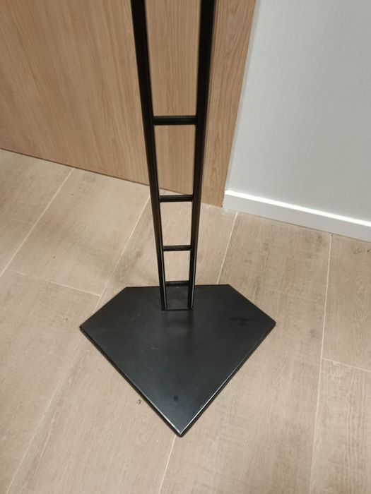 Manequim Masculino Regulável com Base Incluída – Preto