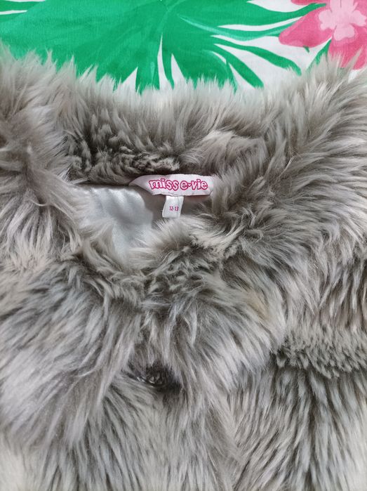 Szare srebrne futerko