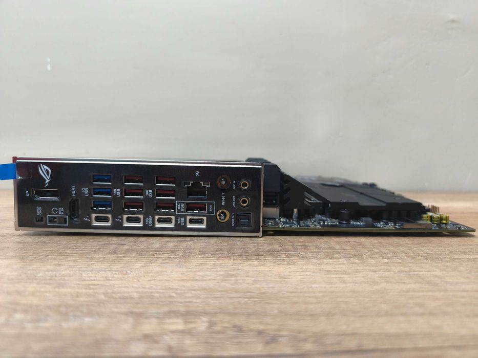 ASUS płyta główna ROG STRIX Z890-E GAMING WIFI box gwarancja nr. 560634