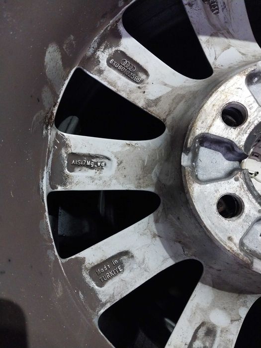 R 16 Audi  Volkswagen  5*100 7 j ET 31 Dia 57.1 + 215 45 16 Barum.