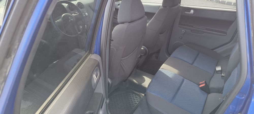 Mitsubishi Colt — fotografia 8