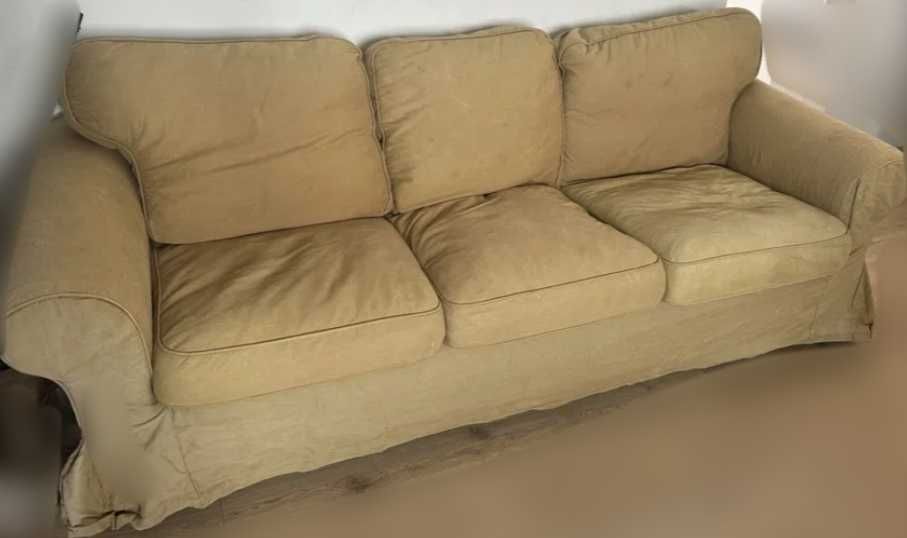 Sofá de três lugares