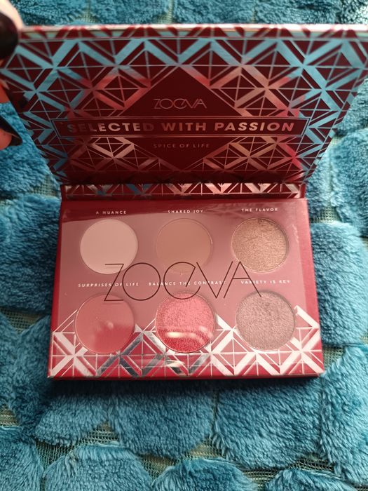 Mini paleta cieni do powiek Zoeva Spice of life kolory ziemi cegła