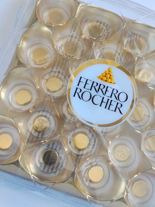 Коробка Ferrero Rocher. 22*22*4 см