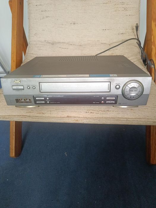 Magnetowid VHS JVC HR-J658 – niesprawdzony, bez pilota