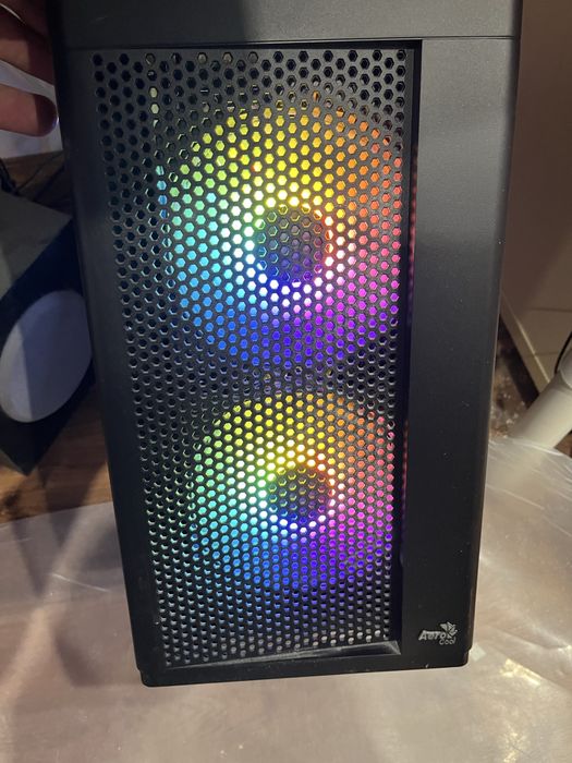 Komputer gamingowy plus  monitor