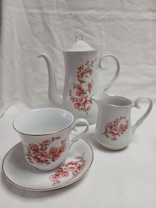 Serviço de Jantar, Chá e Café.  Porcelana fina Curtea de Arges