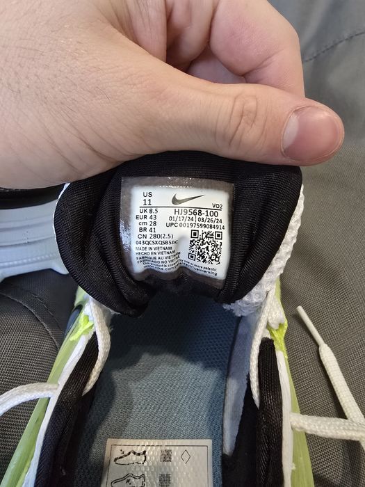 Оригінальні кросівки Nike V2K Run (Розмір 43 / 28 см) — Нові