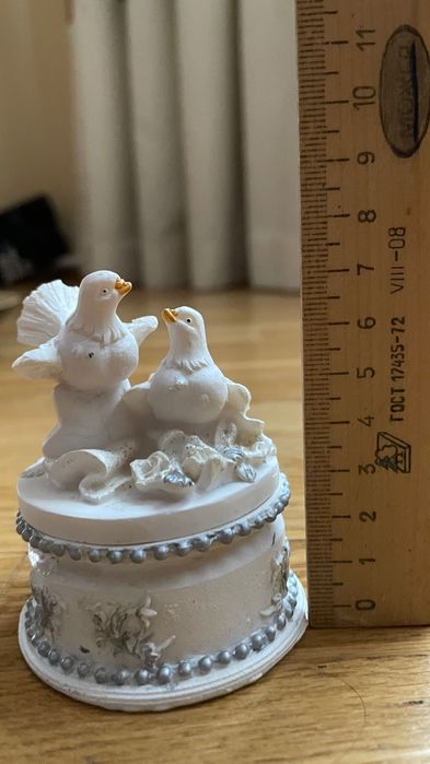 Шкатулка  Дерево різьба  та Голуби пластік роспис