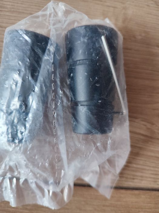 Kółka przelotki ciche z żabkami na karnisz. Zakończenia. Białe. Czarne