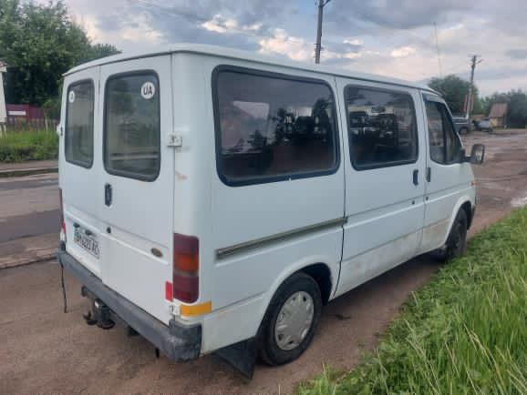 Продам Форд транзит 2.5 дизель переоформлення присутне