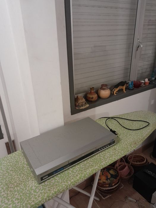 Vendo Leitor de DVD SAMSUNG muito bonito em bom estado