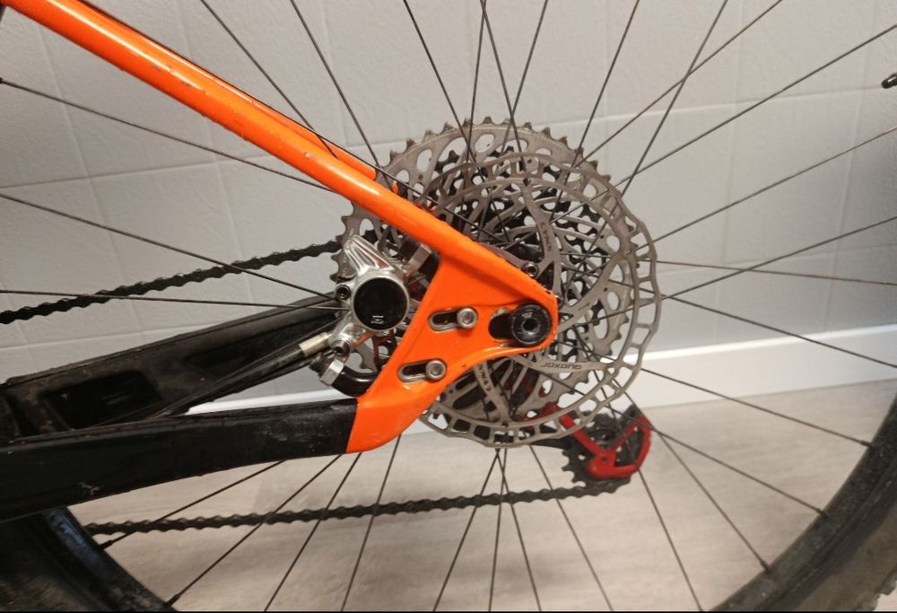Bicicleta btt carbono 8.6kg M roda 29 com extras