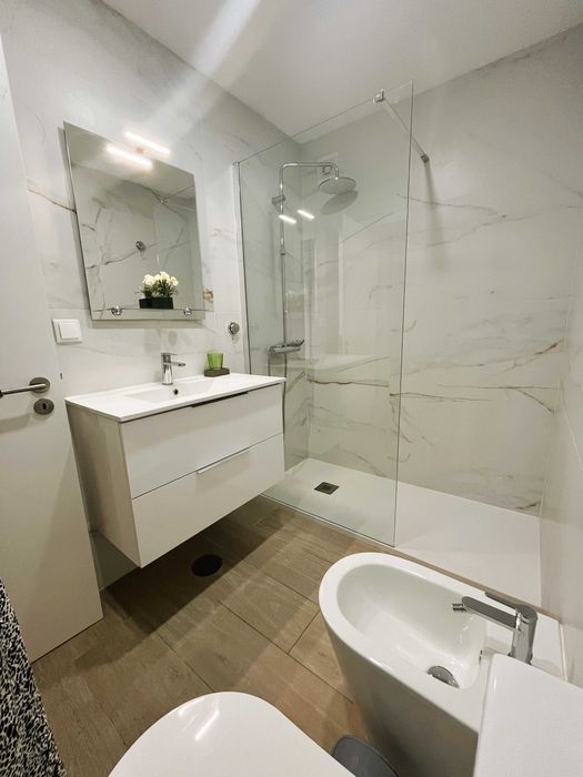 T2 (1ª linha) c/vista mar, a 50 metros da praia