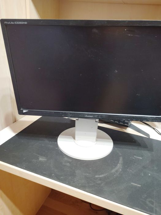 Monitor +okablowanie pc