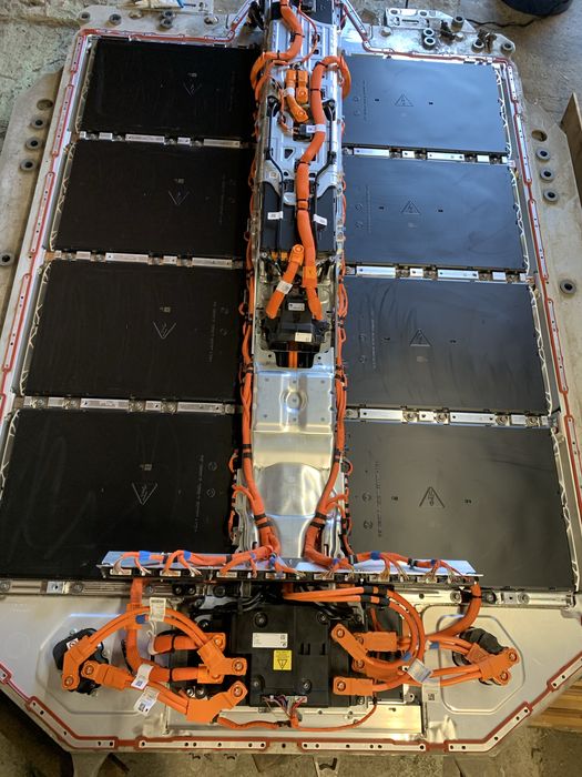 Bmw Group MINI RR  - Uruchamianie aut elektrycznych hybrydowych po wyp