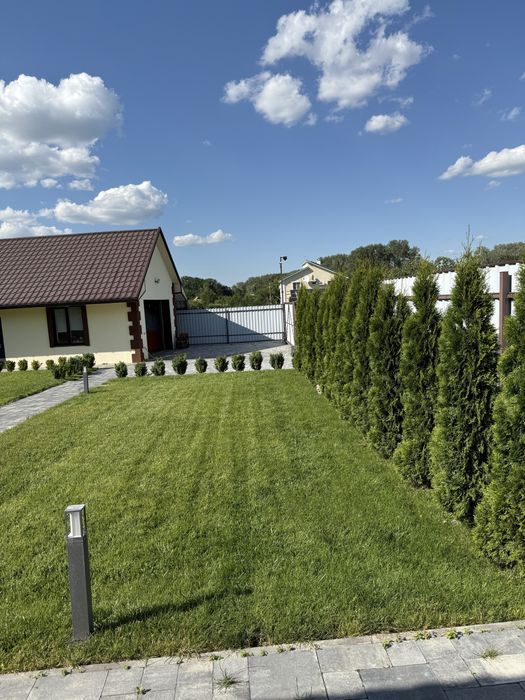 Продам Дом с гаражем(с комуникациями) 12 соток