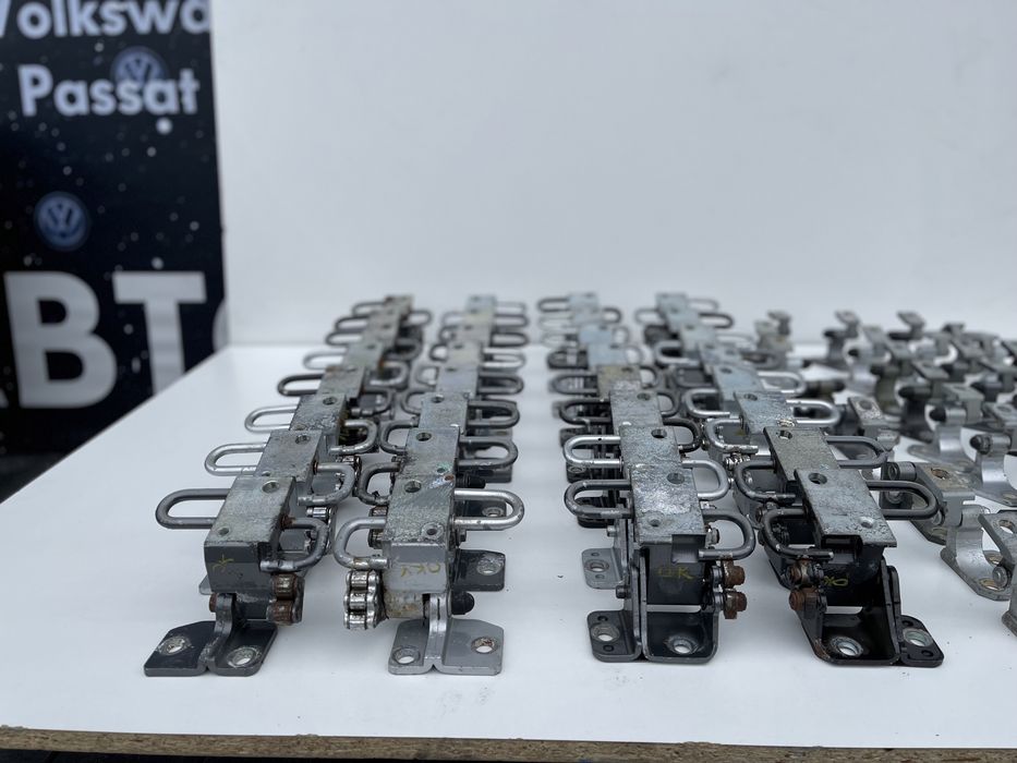 Петля двери передней задней Пассат б6 петля петлі дверей Vw Passat B6