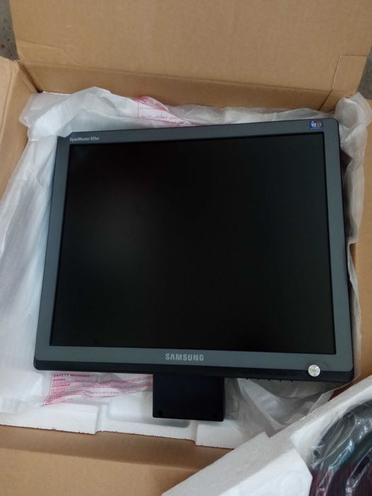 Новый монитор Samsung 931 BF. С  хранения.