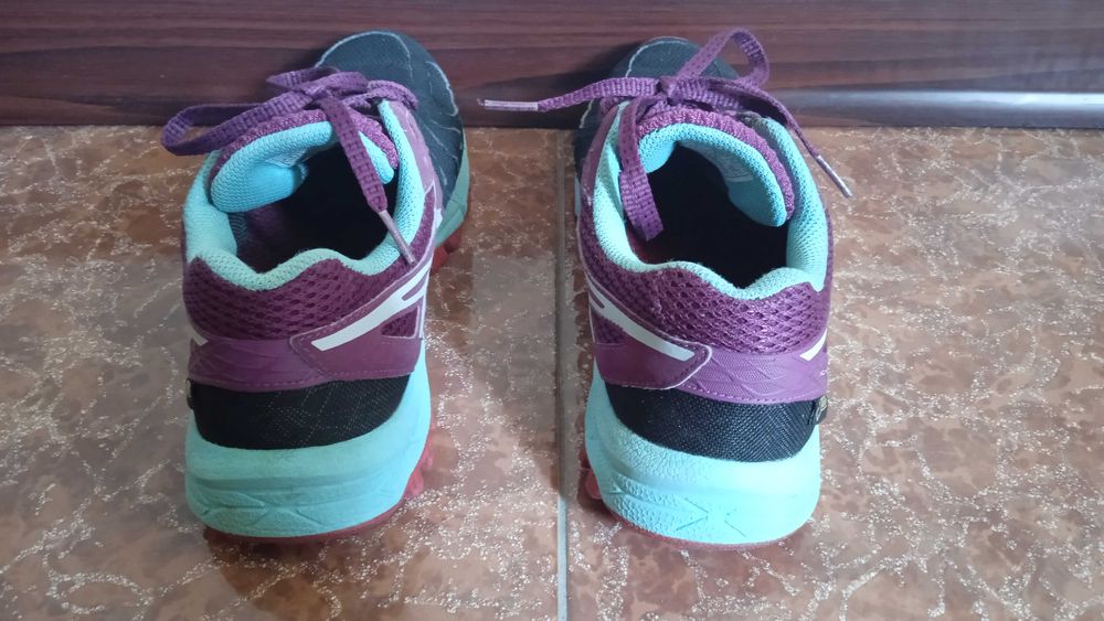 Продам кроссовки женские Trussardi