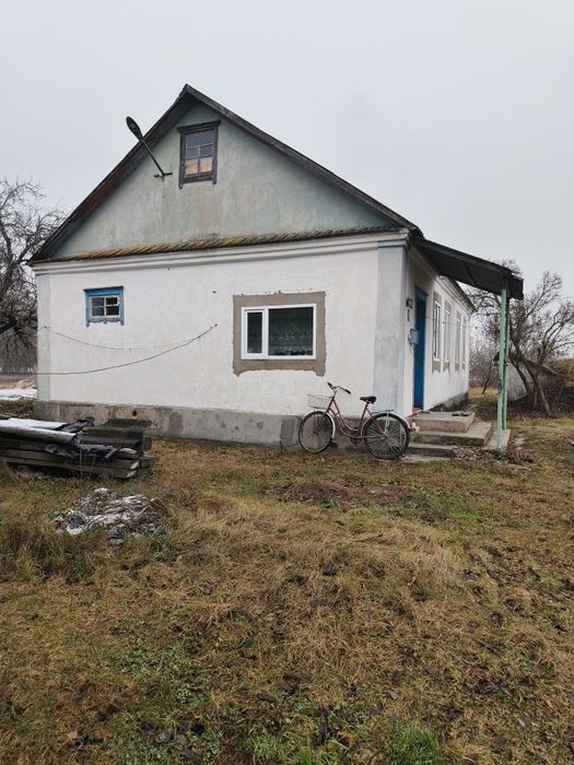 Продам будинок з земельною ділянкою.
