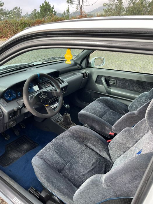 Renault Clio TD 5 lugares(Preço sem jantes speedline)