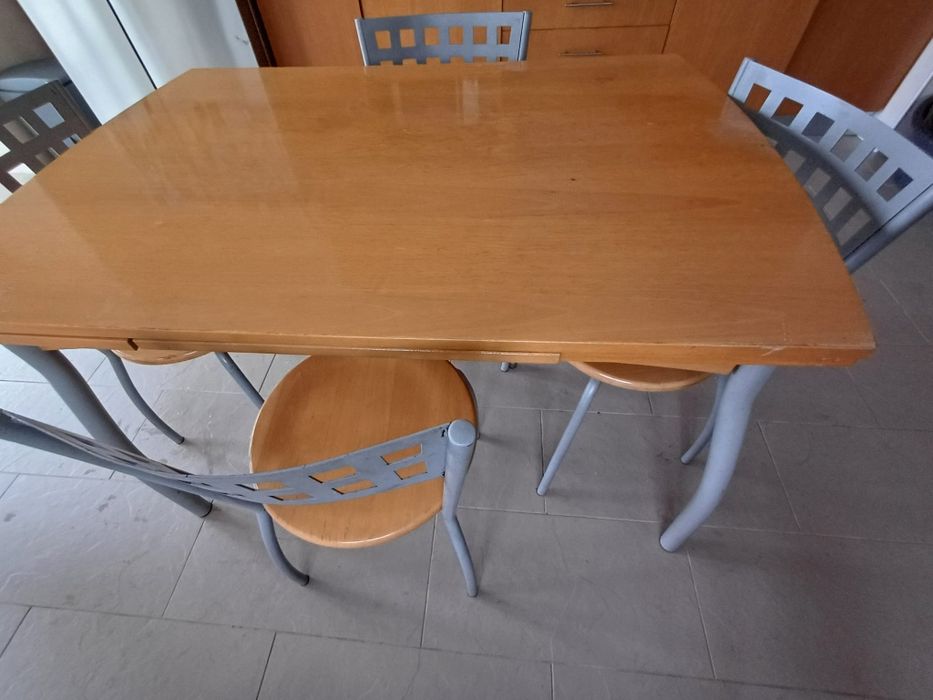 4 cadeiras com mesa 115× 77 + extensivel ( tampo com marcas de uso)