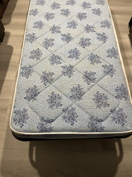 Estrado com Pés e Colchão