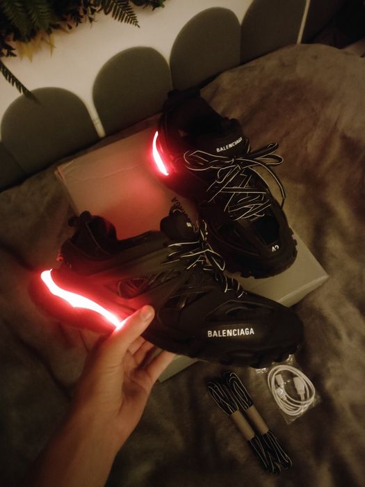 NOWE Balenciaga track LED