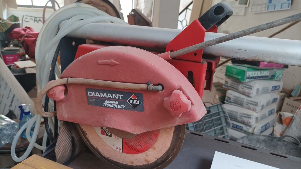 Maquina cortar pedra cerâmica Rubi DW 250 LPS a água
