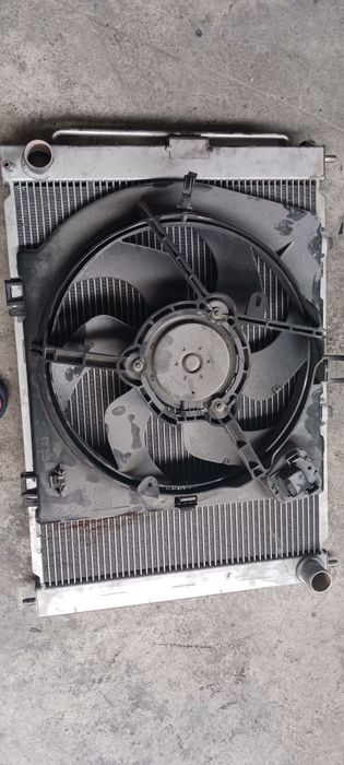 Radiador renault 1500 dci em bom estado. Bom preço.