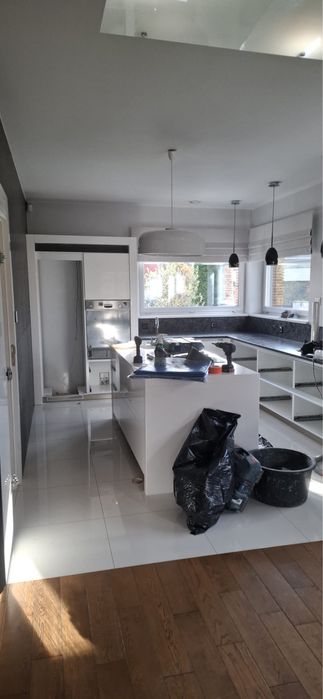 Białe meble kuchenne