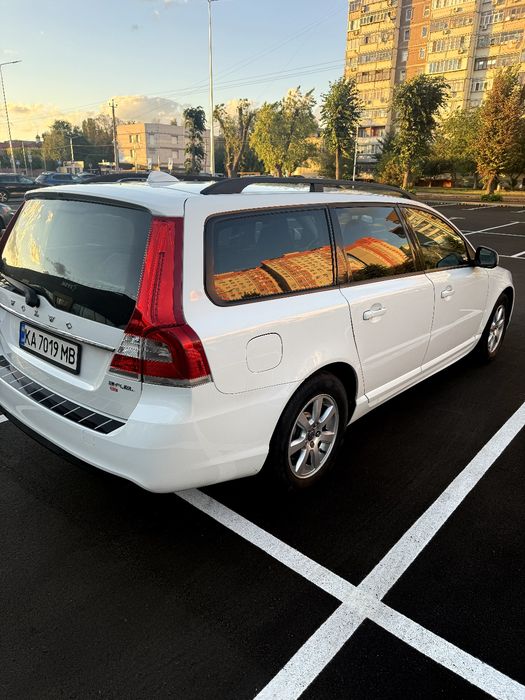 Продам автомобіль Volvo v70