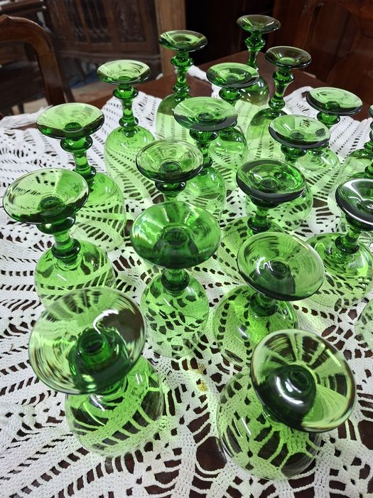 Copos em vidro verde vintage