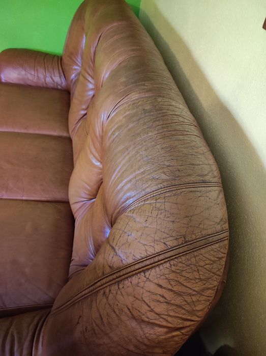 Conjunto de sofá-cama e 2 poltronas em pele