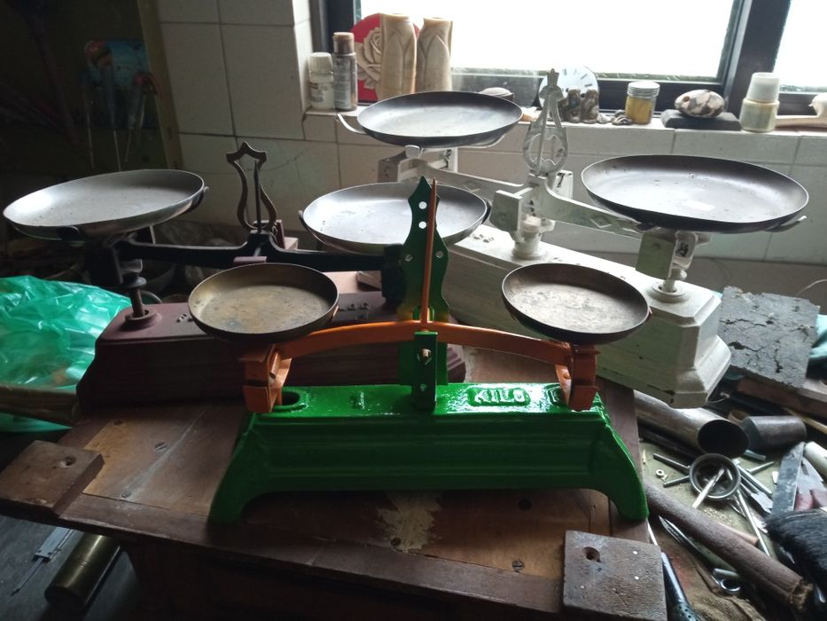 Balanças de kg e dois kg. completas