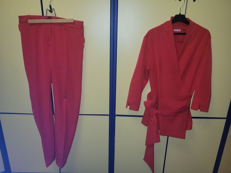 Костюм жіночий на запах