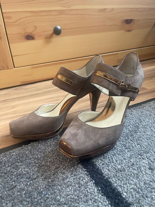 Buty zapinane  na obcasie Arrado 38 skórzane