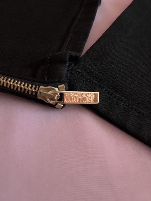 Wyprzedaż spodnie męskie Versace Jeans Couture.