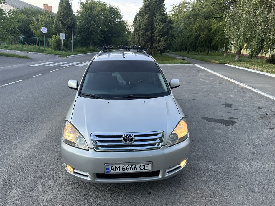 Продам тойота авенсис версо